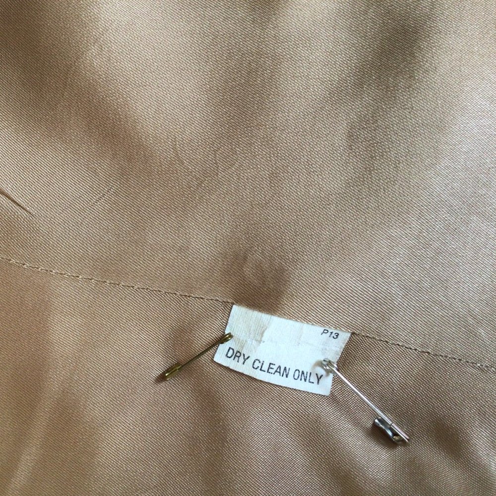 SIR for her- Vintage Tan linen suit - Picture 9 of 9
